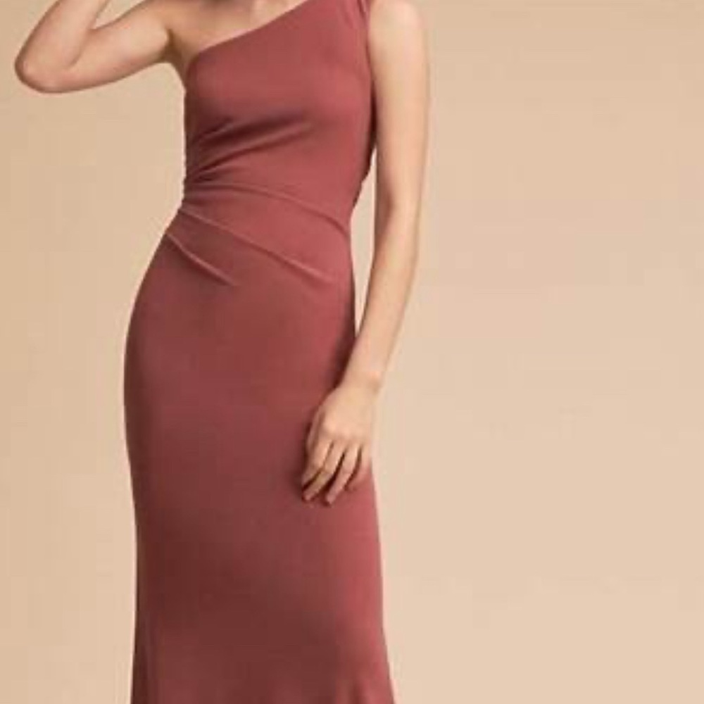 Gwyneth Gown - Picture 1 of 5
